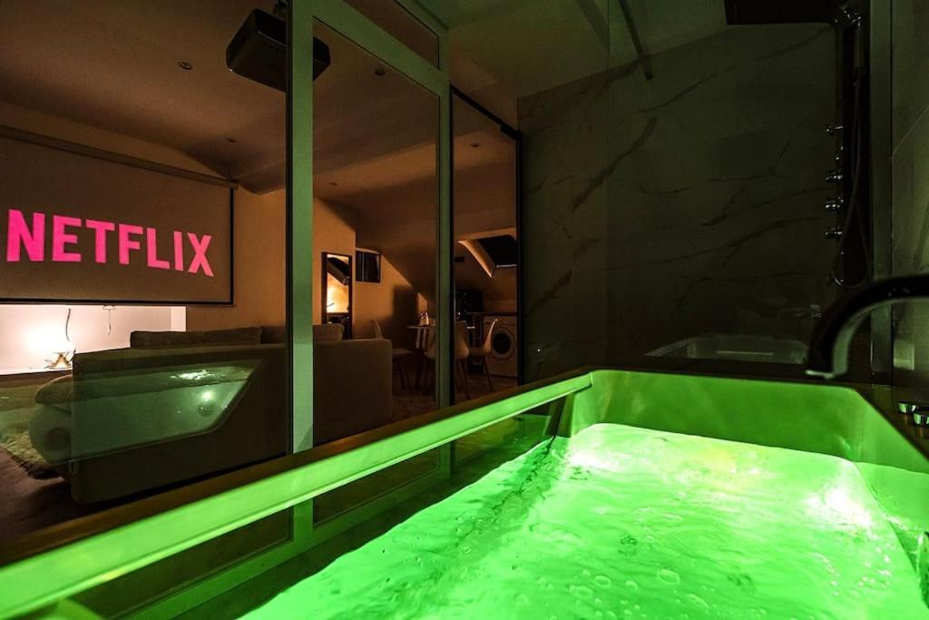 Oasis Chic - Spa Prive & Cinema Reims Buitenkant foto